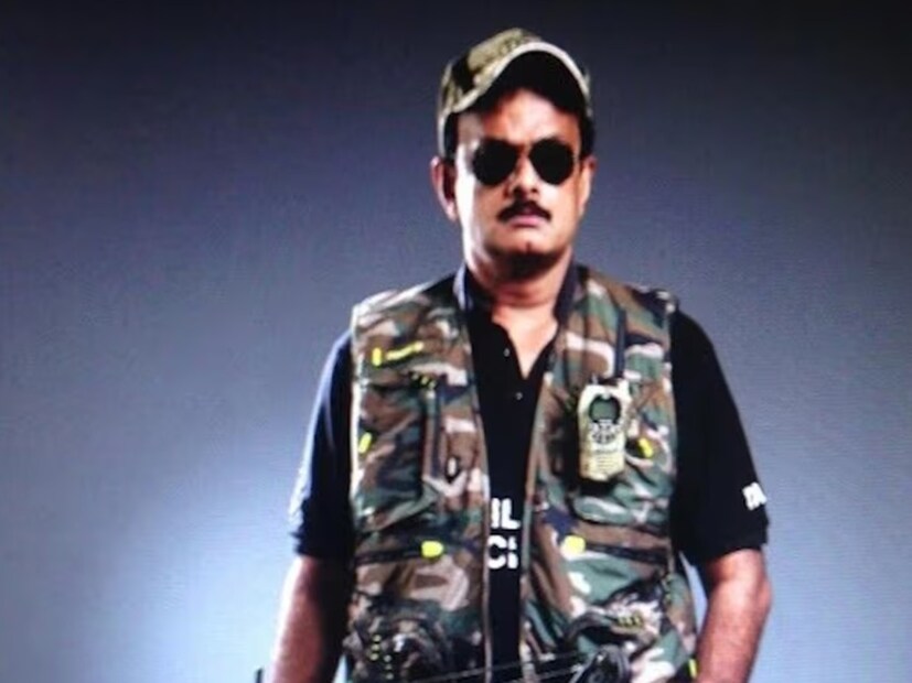 তবে, সরকারকে একেবারে কোনও অনুরোধ যে তিনি করতে চান না, এমনটা নয়। শিহান হুসেইনি জানান, ‘‘উদয়নিধি স্ট্যালিনের কাছে আমার একটাই অনুরোধ। যদি তামিলনাড়ু অলিম্পিক আয়োজন করতে চায়, তাহলে তার একটি স্টেডিয়ামের প্রয়োজন হবে। তাই উদয়নিধি স্ট্যালিনের উচিত তীরন্দাজির জন্য একটি স্থানের ব্যবস্থা করা। তামিল শিক্ষার্থীদের জন্য অবিলম্বে অনুশীলনের ব্যবস্থা করা উচিত। দয়া করে আমাকে এমজিআর জানকী কলেজে অনুশীলন করানোর অনুমতি দিন।’’