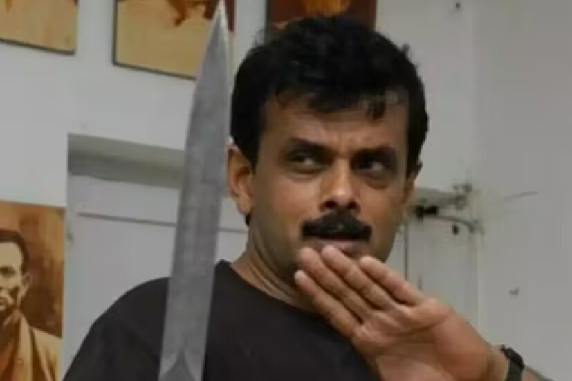 এ হেন শিহান হুসেইনি এখন ক্যানসারে আক্রান্ত। বর্তমানে তাঁকে আদ্যয়ার ক্যানসার ইনস্টিটিউটে ভর্তি করা হয়েছে। একটি ইউটিউব চ্যানেল সাক্ষাৎকার দেওয়ার সময় তিনি নিজেই জানিয়েছেন যে তাঁর লিউকেমিয়া আছে। এই প্রসঙ্গে তিনি বলেন, ‘‘ডাক্তাররা আমাকে বলেছেন যে আমার লিউকেমিয়া আছে। এর মোট তিনটি কারণ থাকতে পারে।’’