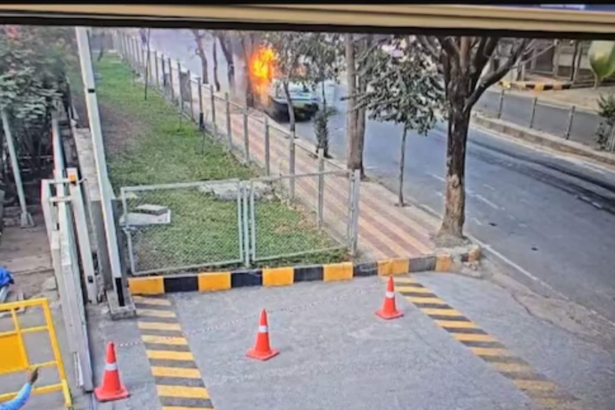 প্রতিহিংসা! প্রতিশোধ নিতেই পুণের মিনিবাসে অগ্নিকাণ্ড ঘটায় চালক... চাঞ্চল্যকর মোড়