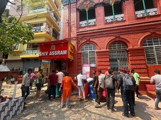 * জোর লড়াই ঠান্ডাই আর ভাঙ শরবতের