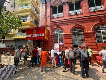 * জোর লড়াই ঠান্ডাই আর ভাঙ শরবতের