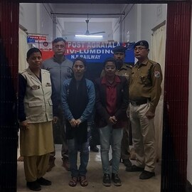 Railway News: বাংলাদেশ থেকে ঢুকে পড়ছে ‘ওরা’! রেলের কামরায় RPF হানা দিতেই যা কাণ্ড ঘটল…