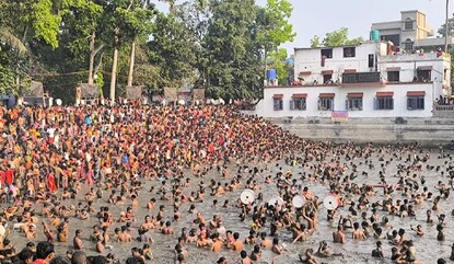 * বারুণী মেলা উপলক্ষ্যে বিশেষ ট্রেন চালানো হচ্ছে। 