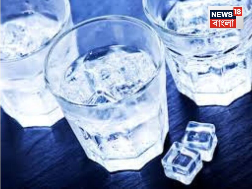 ডাঃ অগ্নি বোস, দিল্লি থেকে, বলেন: &quot;আগুনে পোড়ার সময় বরফ ব্যবহার করা ত্বকের জন্য খুবই ক্ষতিকর। বরং ঠাণ্ডা জলের নিচে পোড়া অংশ রাখা এবং অ্যান্টিবায়োটিক ক্রিম ব্যবহার করাই সঠিক প্রাথমিক চিকিৎসা।&quot;