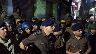 রাতের আঁধারে ৭০টি গাড়ি নিয়ে উত্তর প্রদেশের গ্রামে আচমকা হানা দিল উত্তরাখণ্ড পুলিশের বিশাল বাহিনী