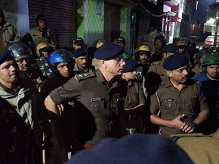রাতের আঁধারে ৭০টি গাড়ি নিয়ে উত্তর প্রদেশের গ্রামে আচমকা হানা দিল উত্তরাখণ্ড পুলিশের বিশাল বাহিনী