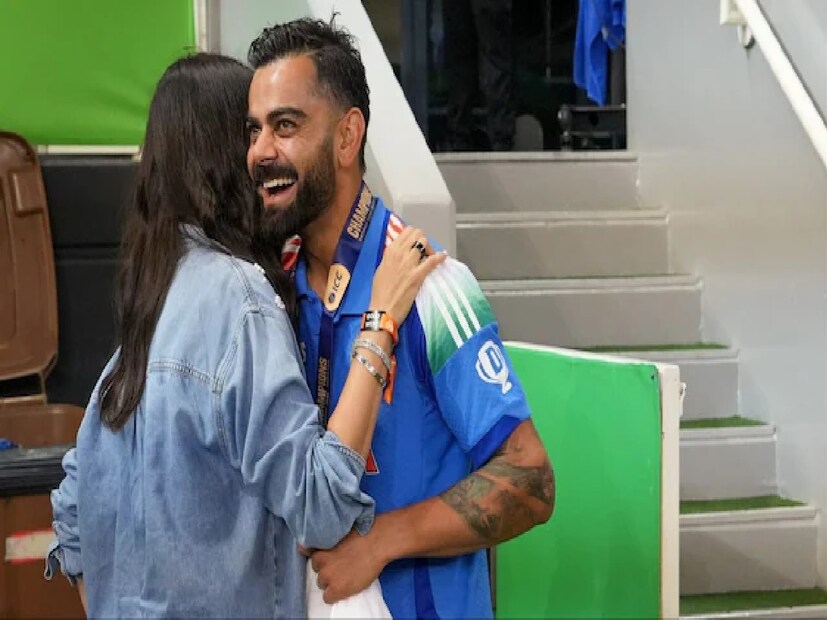 ইনস্টাগ্রাম স্টোরিতে দেওয়া এক বার্তায় বিরাট কোহলি লিখেছেন, ‘আমি একটা জিনিস স্পষ্ট করে দিতে চাই, আমি (ইনস্টাগ্রাম) স্ক্রলিংয়ের সময় অ্যালগরিদমের কারণে ভুলবশত এক জায়গায় প্রতিক্রিয়া পড়ে গিয়েছে বলে মনে হচ্ছে। এমন কাজের পেছনে কোনও উদ্দেশ্য ছিল না। আমি অনুরোধ করছি এই ঘটনায় অহেতুক কোনও আন্দাজ করা শুরু করে দেবেন না। বিষয়টা বোঝার জন্য ধন্যবাদ।’