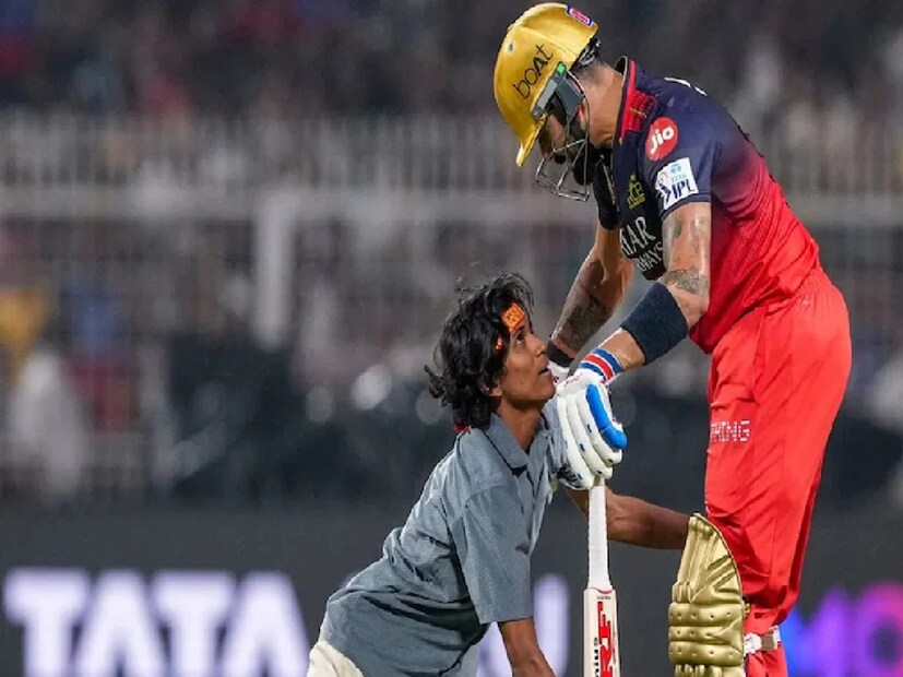 তবে সাম্প্রতিক সময়ে বিরাট কোহলিকে নিয়ে এমন মজা হয়তো কেউ করেনি! অস্ট্রেলিয়ার বিগ ব্যাশ লিগে নাকি খেলবেন বিরাট কোহলি!  হঠাৎ করে এমন ঘোষণায় চমকে যায় গোটা বিশ্ব। 