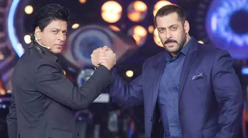 জ্যোতিষীর এই মন্তব্যের পর থেকে তোলপাড় হয়েছে নেটদুনিয়ায়৷ তাঁরা দাবি করেছেন, কোনও ভাল জ্যোতিষী কারোর মৃত্যুর দিন প্রকাশ করে না৷ এটি প্রকাশ করা জ্যোতিষ শাস্ত্রে অনৈতিক৷ জ্যোতিষীকে তুলোধনা করতে ছাড়েননি নেটিজেনরা৷