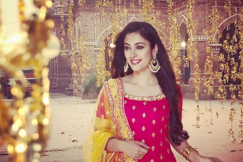 অভিনীত বলেন, 'সে গত দেড় বছর ধরে আমাকে বিয়ে করতে বলছিল, কিন্তু আমি প্রস্তুত ছিলাম না।' অনেক বোঝানোর পর, অবশেষে আমি রাজি হলাম। তবে, তিনি জোর দিয়ে বলেন যে কারোর জানা উচিত নয় কারণ আজও অভিনেত্রীরা বিয়ের পরে ইন্ডাস্ট্রিতে কাজ পান না।