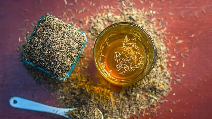 রাতারাতি বিনস এবং ডাল ভিজিয়ে রেখে রান্না করার আগে জল ফেলে দিলে গ্যাস তৈরি করা যৌগগুলি ভেঙে যেতে সাহায্য করে। পেট ফাঁপা কমাতে জিরা,আদা বা মৌরির মতো হজম-বান্ধব মশলা দিয়ে ক্রুসিফেরাস সবজি রান্না করুন। আপনার হজম ব্যবস্থাকে সামঞ্জস্য করতে ধীরে ধীরে ফাইবার গ্রহণের পরিমাণ বাড়ান।
