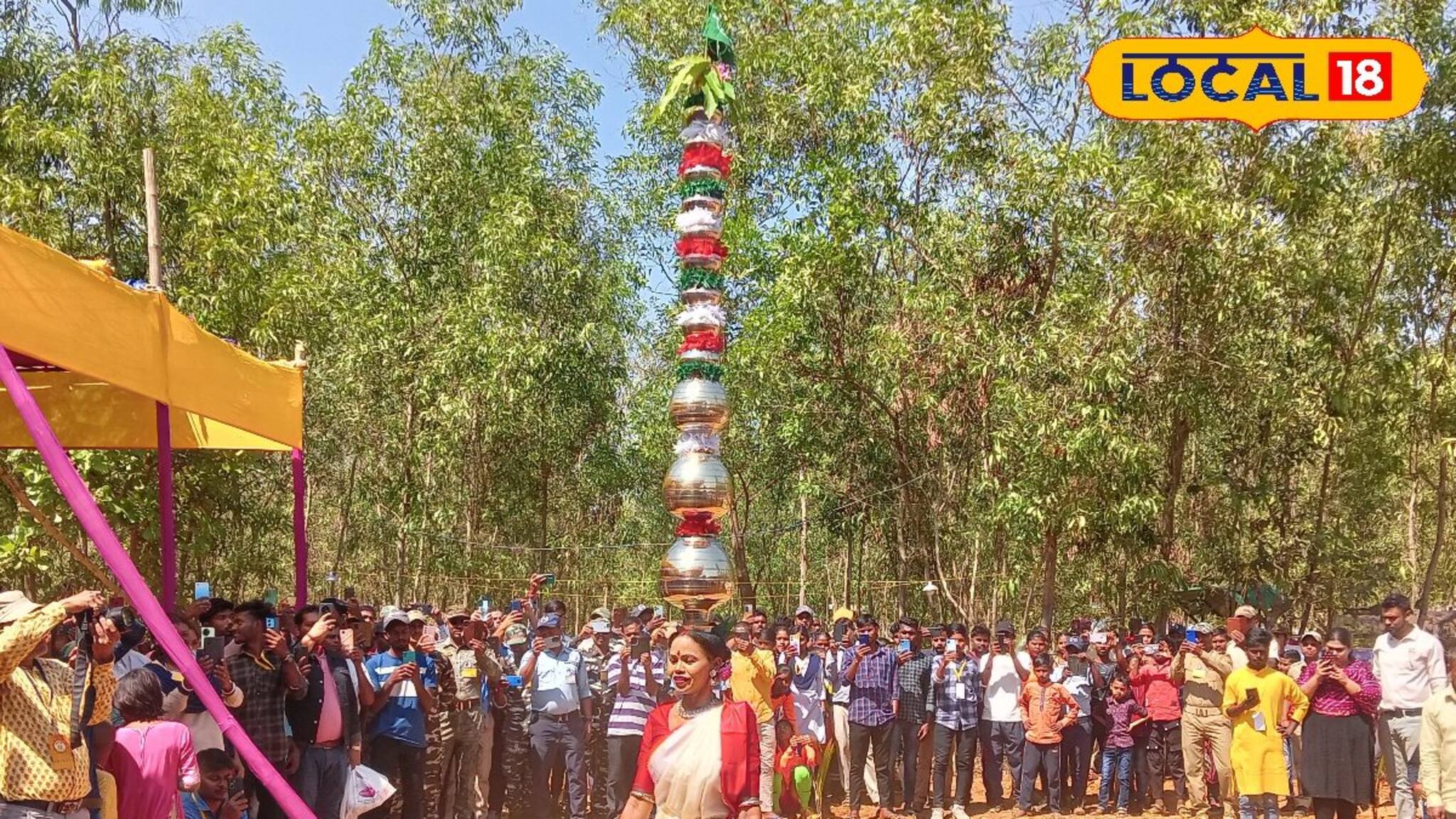 Jhargram news : আদিবাসী সমাজের পাতা নাচ ভাগ্য বদলে দিল জঙ্গলমহলের বিজলীর!