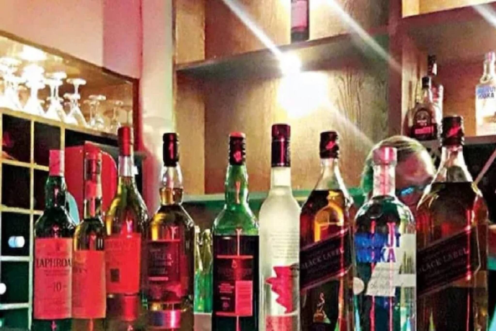 বোতল খোলার পর মদের এক্সপায়ারি ডেট কতদিন জানেন? কতদিন খেতে পারবেন? অনেকেরই অজানা!