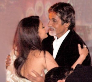 তখনও ছেলের সঙ্গে ঐশ্বর্যর বিয়ে হয়নি!নিজের 'ইমোশন' চেপে রাখতে পারননি অমিতাভ!খবর 'লিক' তখনও ছেলের সঙ্গে ঐশ্বর্যর বিয়ে হয়নি!নিজের 'ইমোশন' চেপে রাখতে পারননি অমিতাভ!খবর 'লিক'