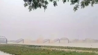ভূমিকম্পের ফলে ভেঙে পড়ল আস্ত সেতু! ভিডিও ভাইরাল। 