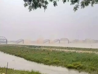 ভূমিকম্পের ফলে ভেঙে পড়ল আস্ত সেতু! ভিডিও ভাইরাল। 
