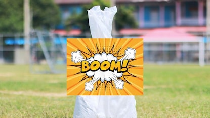 মাঠের মধ্যে পড়েছিল ব্যাগ সেটা হাতে করে বাড়ি আনতেই মাঠের মধ্যে পড়েছিল ব্যাগ সেটা হাতে করে বাড়ি আনতেই