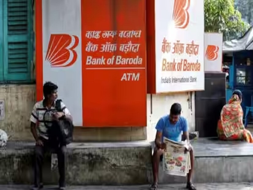ব্যাঙ্ক অফ বরোদায় ১২ মাসের ফিক্সড ডিপোজিট স্কিমে সাধারণ গ্রাহকদের ৬.৮৫ শতাংশ হারে সুদ দেওয়া হচ্ছে। প্রবীণ নাগরিকদের ক্ষেত্রে সুদের হার একটু বেশি। তাঁরা সুদ পাচ্ছেন ৭.৩৫ শতাংশ হারে। ফলে তাঁদের রিটার্নও সাধারণ গ্রাহকদের তুলনায় কিছুটা বেশি।