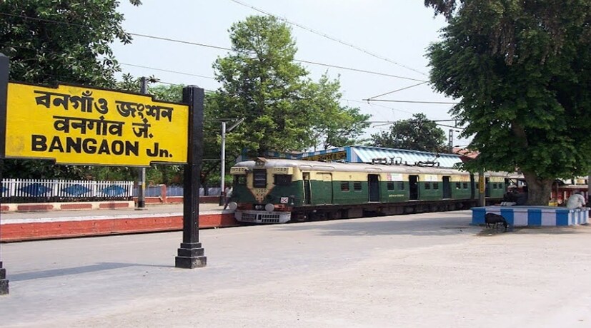 বড় বিপর্যয় এড়াল রাতের আপ বনগাঁ লোকাল! বারাসত স্টেশনের চার নম্বর প্লাটফর্মের থেকে কিছুটা দূরেই এদিন লোকাল ট্রেনের লাইনের উপর পরপর পাথর সাজিয়ে রাখতে দেখা যায়।