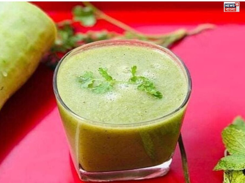 প্রায়শই মানুষের মনে এই প্রশ্ন জাগে যে তাদের দিনটি কী দিয়ে শুরু করা উচিত। ডাক্তাররাও সবার আগে স্বাস্থ্যকর এবং পুষ্টিকর খাবার খাওয়ার পরামর্শ দেন। লাউয়ের রস সবচেয়ে সতেজ পানীয়গুলির মধ্যে একটি, যা সকালে খালি পেটে পান করার পরামর্শ দেওয়া হয়।