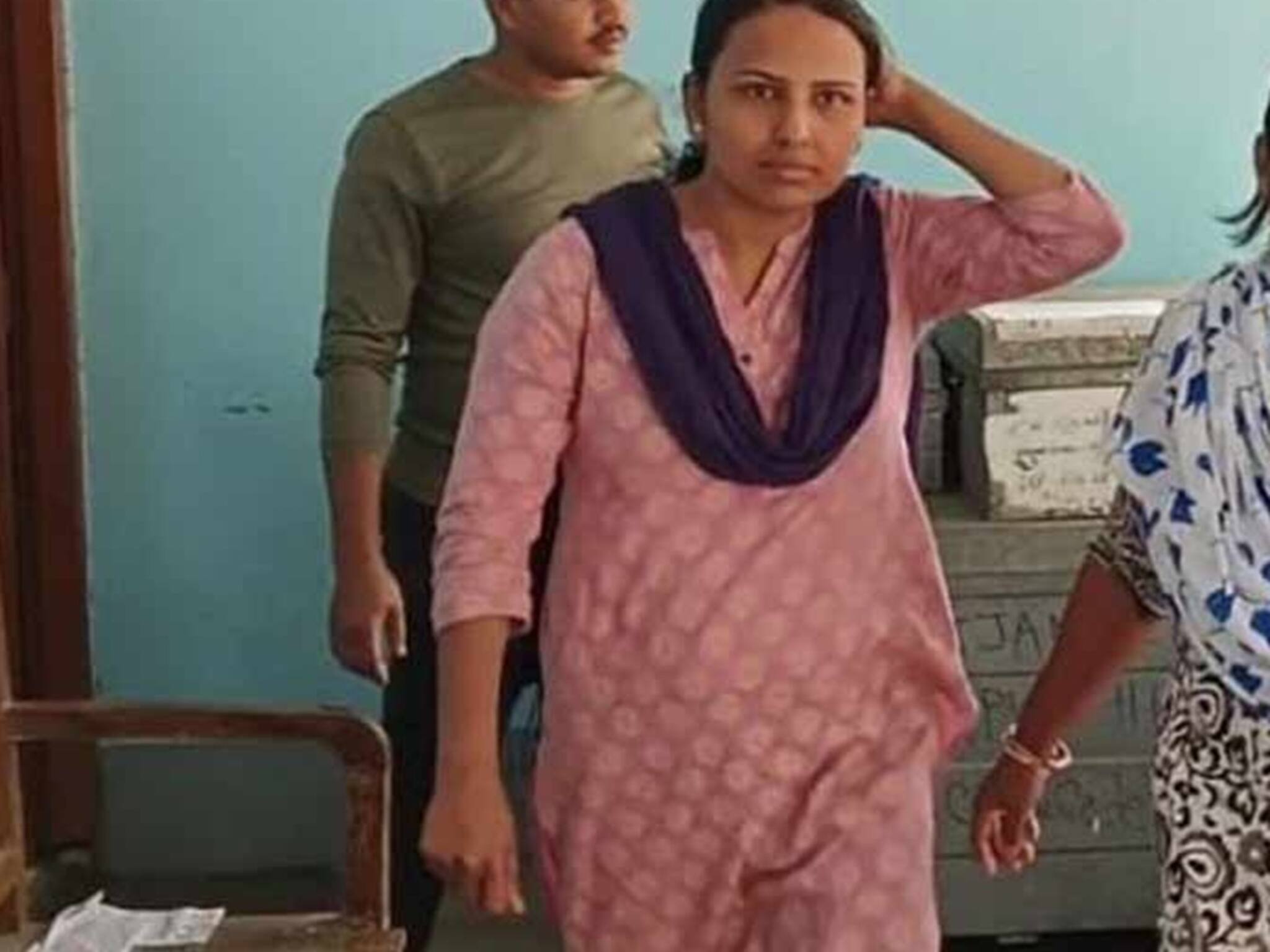 প্রথমে স্বামী, এবার ছেলে! স্বামী মারা যাওয়ার কিছুদিন পরেই গ্রেফতার মহিলা বিএসএফ কর্মী!