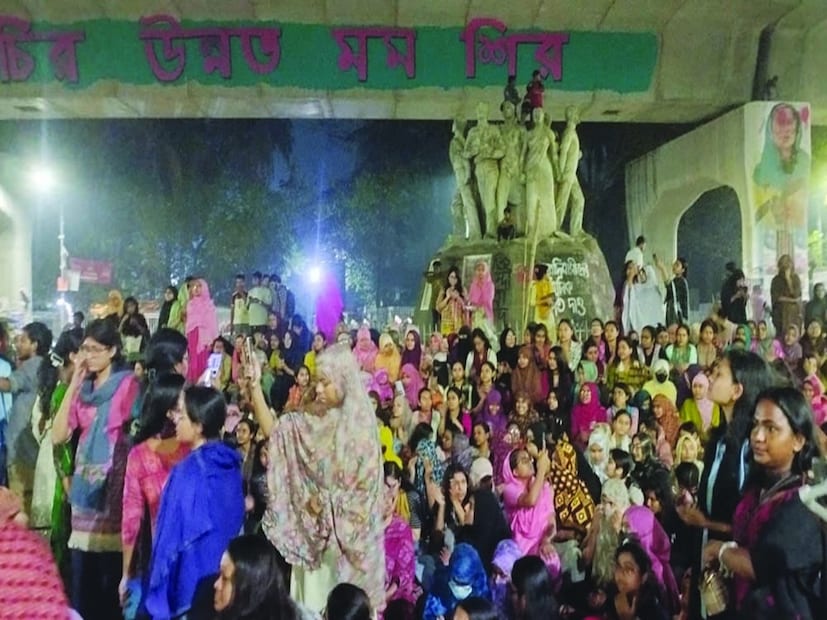 বাংলাদেশের মাগুরায় ৮ বছরের শিশু সহ বাংলাদেশের বিভিন্ন স্থানে সংঘটিত ধর্ষণের ঘটনায় দ্রুত সুষ্ঠু তদন্ত ও দোষীদের সর্বোচ্চ শাস্তির দাবি জানান তারা।