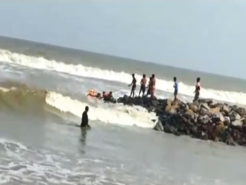 শহরের গরমে হাঁসফাস অবস্থা হলেউ হেস্টিংস চলে যেতেন সেই বীরকূল এলাকায়। থাকার জন্য সেখানে ১৭৭৫ সালে একটি বাংলো নির্মাণ করেন তিনি। তবে সেই বাংলোর অস্তিত্ব আর নেই। জানা যায়, সমুদ্রের জলোচ্ছ্বাসে সেই বাংলো ডুবে যায়। 