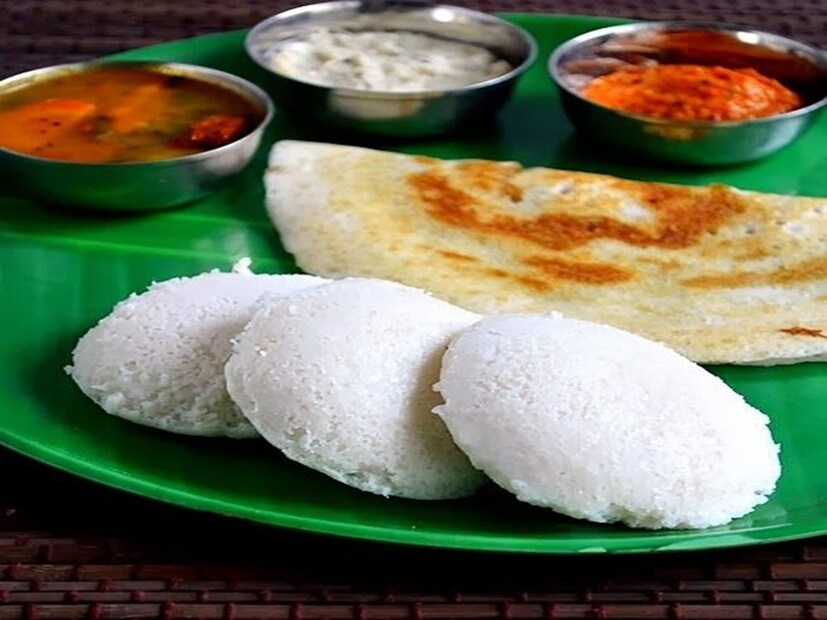 ১ কাপ বম্বে রাভা (সুজি), ১ কাপ টক দই, আধা কাপ জল (প্রয়োজনে একটু বেশি), আধা চা চামচ লবণ, আধা থেকে ১ চা চামচ ইন্নো (ফ্রুট সল্ট), ১-২ টেবিল চামচ তেল বা ঘি। তাড়কা দিতে চাইলে: সরিষা, জিরে, মুগ ডাল, কাঁচা লঙ্কা, আদা, কারিপাতা, কাজু বাদাম। সাজানোর জন্য চাইলে ধনেপাতা ও গ্রেট করা গাজরও ব্যবহার করতে পারেন।