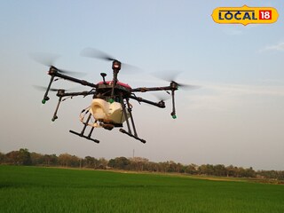ড্রোনের মাধ্যমে জমিতে সার ও ওষুধ