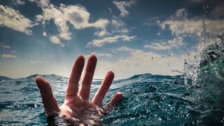 গঙ্গায় তলিয়ে গেলেন মহিলা গঙ্গায় তলিয়ে গেলেন মহিলা