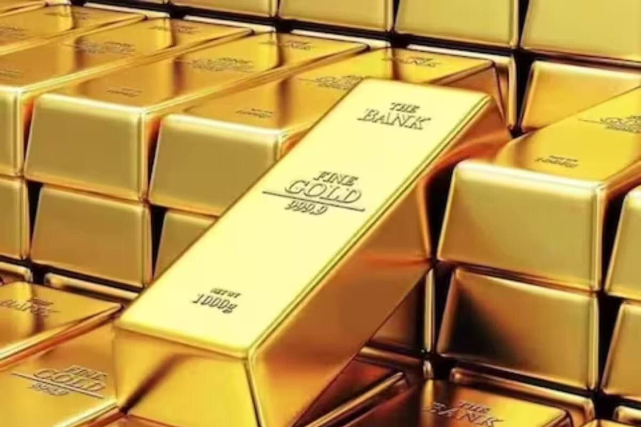 এখন সোনায় বিনিয়োগ করা উচিত? না কি দাম কমা পর্যন্ত অপেক্ষা করবেন? বিশেষজ্ঞরা যা বললেন