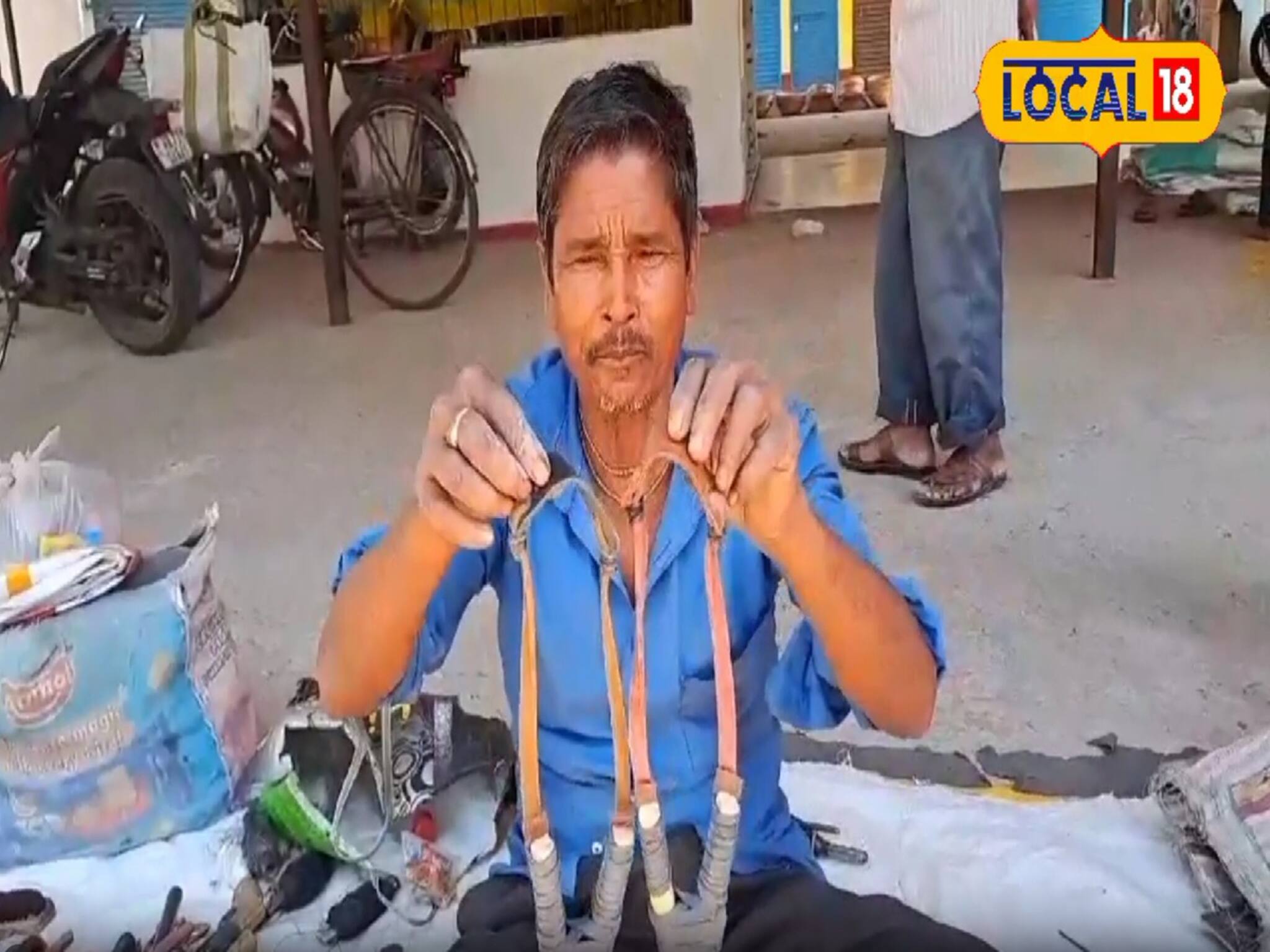 কি এমন ঘটল জলপাইগুড়িতে! ফিরতে হচ্ছে পুরাতন আমলে! বাড়ি বাড়ি কিনে আনছেন গুলতি