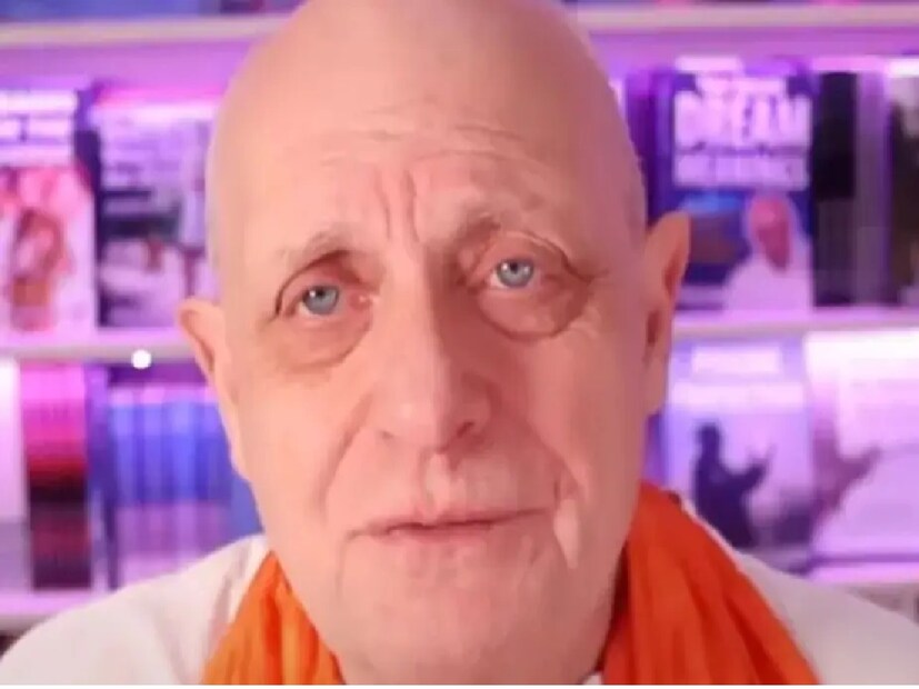 এবার ২১ শতকের নতুন বাবা ভাঙ্গা বা নস্ত্রাদামুস হলেন হ্যামিল্টন পার্কার৷ তিনিও তাঁর প্রাক্তনদের পথ একইভাবে অনুসরণ করছেন বলে বলছে ওয়াকিবহাল মহল। ব্রিটেনের ক্রেগ হ্যামিল্টন-পার্কারকে &quot;নতুন নস্ট্রাডামাস&quot; এবং &quot;প্রফেট অফ ডুম&quot; বলা হয়েছে। সম্প্রতি, তিনি একটি সামুদ্রিক বিপর্যয়ের ভবিষ্যদ্বাণী করেছিলেন, যা মর্মান্তিকভাবে সত্যি প্রমাণিত হয়েছে৷