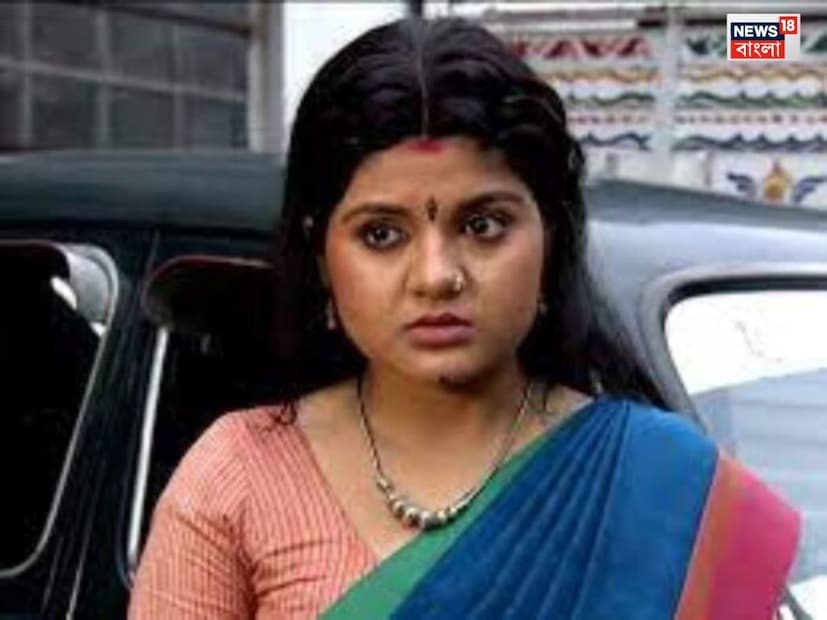 তবে টলিপাড়া থেকে এও গুঞ্জন শোনা যায় ইষ্টি কুটুমের অত্যাধিক জনপ্রিয়তাই নাকি মাথা বিগড়ে দিয়েছিল রণিতার। আবার অনেকেই মতে জেদের বশেই ধারাবাহিক ছেড়েছিলেন তিনি। তবে এটাই কি বাস্তব? অভিনেত্রী সম্প্রতি জানিয়েছেন শারীরিক অসুস্থতার কারণেই ধারাবাহিক থেকে সরে আসতে বাধ্য হয়েছিলেন তিনি।