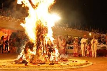 আগামিকাল নেড়াপোড়া, ঘরের সুখ সমৃদ্ধি বজায় রাখতে মেনে চলুন কিছু টোটকা!