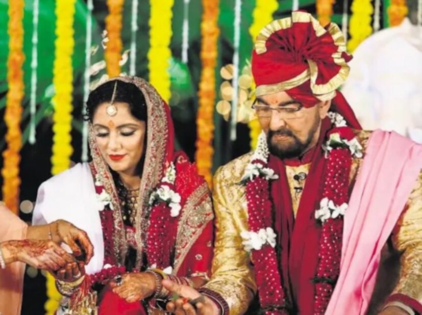এরপর, কবীর লন্ডন-প্রবাসী ভারতীয় বংশোদ্ভূত পরভীন দুসাঞ্জের প্রেমে পড়েন। তিনি কবীরের চেয়ে ২৯ বছরের ছোট। ২০১৬ সালে তাদের বিয়ে হয়। তখন কবীরের বয়স ছিল ৭০ বছর। ৭০ বছর বয়সে কবীর চতুর্থবার বিয়ে করেন।