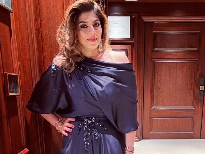 পুজা দাদলানির সঙ্গে গৌরী খানেরও দারুণ বন্ধুত্ব। তাই নিজের হাতে পুজার বাড়ি সাজিয়ে দিয়েছেন গৌরী। কারণ ইন্টেরিয়র ডিজাইনার হিসেবে খ্যাতি রয়েছে তাঁর।শাহরুখের সিনেমার থেকে শুরু করে প্রযোজনা সংস্থা রেড চিলিজ এন্টারটেইনমেন্ট এবং আইপিএল টিম কেকেআর-এর যাবতীয় সব কিছুর দেখাশোনা করেন পুজা।