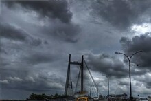 বৃহস্পতিবার থেকে দক্ষিণবঙ্গের বহু জেলায় প্রবল বৃষ্টি! সঙ্গে কালবৈশাখী, বজ্রপাতের কাঁপুনি