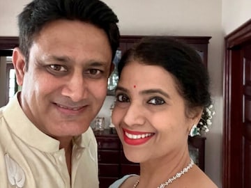 এক মেয়ের মায়ের সঙ্গে প্রেম! কোর্ট-কাছারি হয়, ভারতীয় ক্রিকেটারের লড়াইয়ের বিয়ে এক মেয়ের মায়ের সঙ্গে প্রেম! কোর্ট-কাছারি হয়, ভারতীয় ক্রিকেটারের লড়াইয়ের বিয়ে