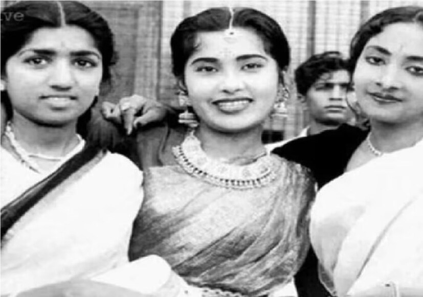 সদা বিনয়ী, লাজুক, স্বল্পভাষী তিনি। আজীবন মানুষের ভালবাসা কুড়িয়েছেন। তবে নিজের জীবনের রহস্যের পর্দা কখনও তোলেননি প্রয়াত গায়িকা লতা মঙ্গেশকর। তাঁর ব্যক্তিগত জীবনও ছিল আলো-আধারে ঘেরা।