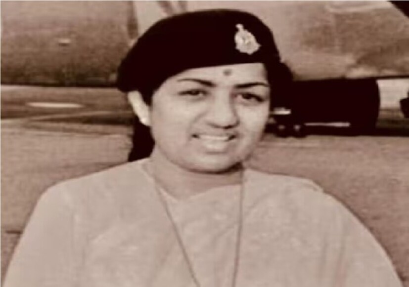 বলিউড পাড়ায় একটা সময় গুঞ্জন ছিল, জনপ্রিয় কবি ও সংগীতকার ভূপেন হাজারিকার সঙ্গে নাকি তাঁর ‘রোম্যান্টিক’ সম্পর্ক ছিল। এমন অভিযোগ ছিল খোদ হাজারিকার স্ত্রী প্রিয়ংবদা প্যাটেল হাজারিকার। আবার এটাও শোনা যায়, এক ক্রিকেটারের সঙ্গে প্রেমের কারণেই নাকি আজীবন অবিবাহিত থেকেছেন লতা!
