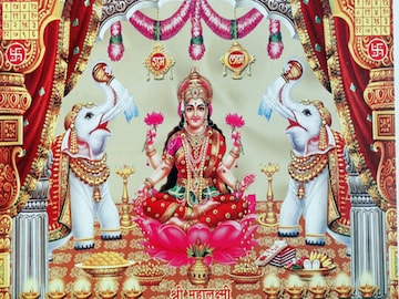 রাত পোহালেই কোজাগরী লক্ষ্মীপুজো, পুরোহিত না পেয়ে মাথায় হাত! কীভাবে নিজেই আরাধনা করবেন রাত পোহালেই কোজাগরী লক্ষ্মীপুজো, পুরোহিত না পেয়ে মাথায় হাত! কীভাবে নিজেই আরাধনা করবেন