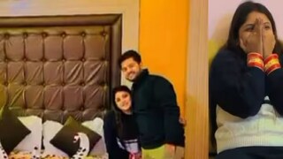 এরপর দু’জনে একসঙ্গে কেক কাটেন এবং মোমবাতির আলোয় শ্যাম্পেন উপভোগ করেন। ভিডিওতে নববধূকে এই রোমান্টিক রাতের জন্য উচ্ছ্বসিত দেখায়। এই ভিডিওতে কিছু ছবি-ও যুক্ত করা হয়েছে, যা দেখতে বেশ সুন্দর। তবে সমালোচনার আশঙ্কায় ওই দম্পতি অত্যন্ত কৌশলে কমেন্ট বক্স বন্ধ রেখেছিলেন।  