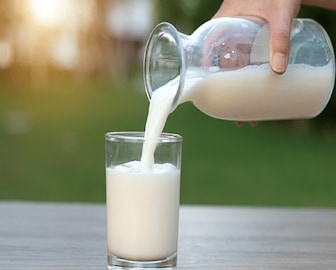 দুধ যেমন পুষ্টি দেয়, তেমন শরীর নষ্টও করে? কতটা খাবেন, কারা খাবেন না? এখনই জেনে নিন সবটা দুধ যেমন পুষ্টি দেয়, তেমন শরীর নষ্টও করে? কতটা খাবেন, কারা খাবেন না? এখনই জেনে নিন সবটা