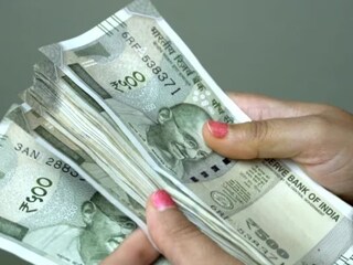 এই সময় আর্থিক বিনিয়োগ বুঝে শুনে করবেন। যে কোনও ধরনের  আর্থিক ক্ষতি এই সময় বড় আকার নিতে পারে।