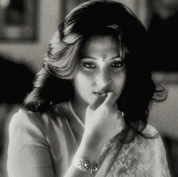 মুনমুন সেনের জন্ম মহানায়িকা অভিনেত্রী সুচিত্রা সেন এবং দিবানাথ সেনের ঘরে। তার বাবা কলকাতার সবচেয়ে ধনী ব্যবসায়ীদের মধ্যে অন্যতম ছিলেন। মুনমুনের শৈশব যতটা রাজকীয় ছিল, বিয়ের পর তা আরও রাজকীয় হয়ে ওঠে। কারণ তাঁর বিয়ে হয় রাজ পরিবারের ছেলের সঙ্গে৷