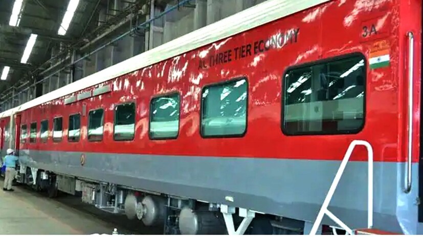 রেলের নিয়ম যতটা সহজ মনে হয়, বাস্তবে ততটাই কঠোর। ভুল করলে ফাঁসতে পারেন বড়সড় জরিমানার ফাঁদে, এমনকি পড়তে হতে পারে আরও বড় বিপদে!