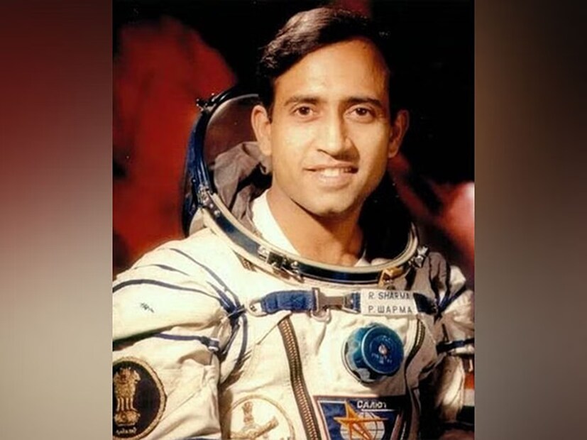১৯৮২ সালে তিনি রাশিয়া-ভারত মহাকাশ মিশনে অংশগ্রহণ করেছিলেন রাকেশ শর্মা। এর পর ১৯৮৪ সালে এসেছিল সেই সুযোগ। মহাকাশে পাড়ি দিয়েছিলেন এবং সেখানে ৭ দিন ২১ ঘণ্টা ৪০ মিনিট কাটিয়ে এক অনবদ্য রেকর্ড তৈরি করেন তিনি। আর তিনিই ছিলেন প্রথম ভারতীয় নাগরিক, যিনি মহাকাশে পাড়ি দেওয়ার সুযোগ পেয়েছিলেন।