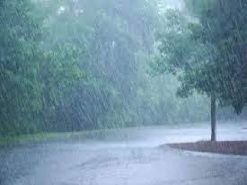 ভিনরাজ্যের বৃষ্টির পূর্বাভাস:ভারী থেকে অতি ভারী বৃষ্টি হবে উত্তরাখণ্ড এবং অরুণাচল প্রদেশে। বজ্রবিদ্যুৎ-সহ ঝড় বৃষ্টি বেশি হবে উত্তর পূর্ব ভারতের রাজ্যগুলিতে। বৃষ্টির সঙ্গে ৫০ থেকে ৬০ কিলোমিটার গতিবেগে দমকা ঝোড়ো বাতাস বইবে।