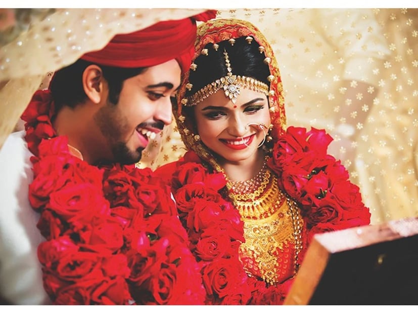 প্রেমে বয়স কোনও বিষয় নয়। কিন্তু যখন বিয়ের প্রসঙ্গ ওঠে, তখন অনেক সামাজিক রীতিনীতি গুরুত্বপূর্ণ ভূমিকা পালন করে। বিশেষ করে, স্বামী-স্ত্রীর বয়সের পার্থক্য বারবারই আলোচনায় উঠে আসে।